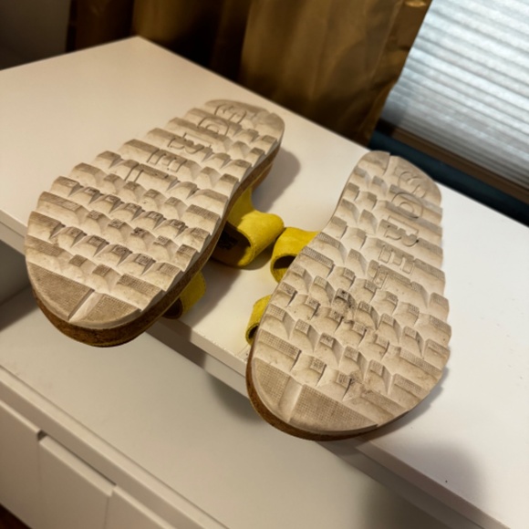 Sorel Yellow and Brown Sandals - Picture 6 of 6